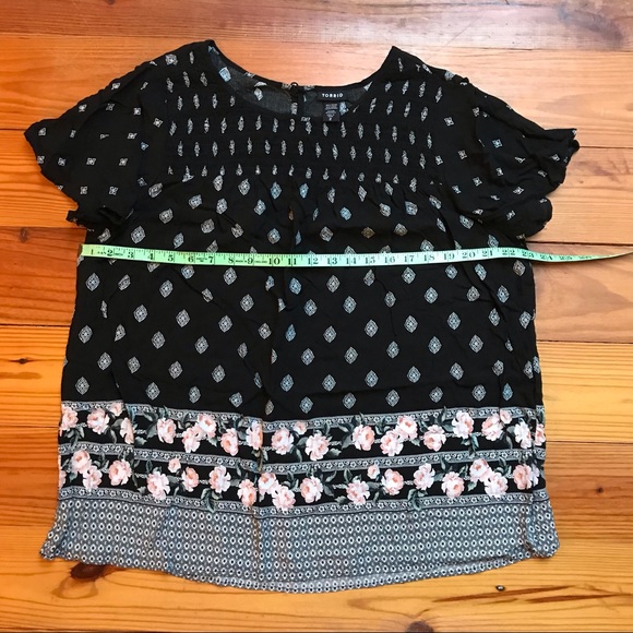 Torrid Black White Short Sleeve Blouse, EUC, 2 - Picture 6 of 12